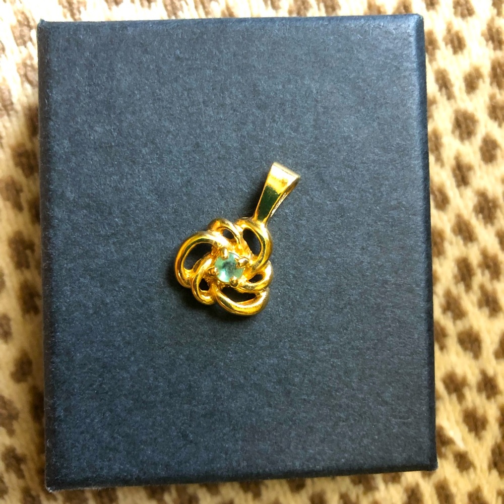 Goldtone pendant🔆